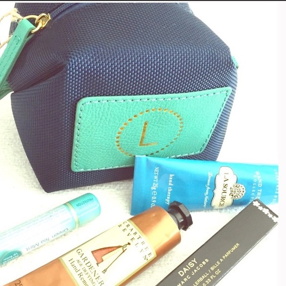 NWT "L" monogram Carryall Pouf Cosmetic case - Picture 4 of 7